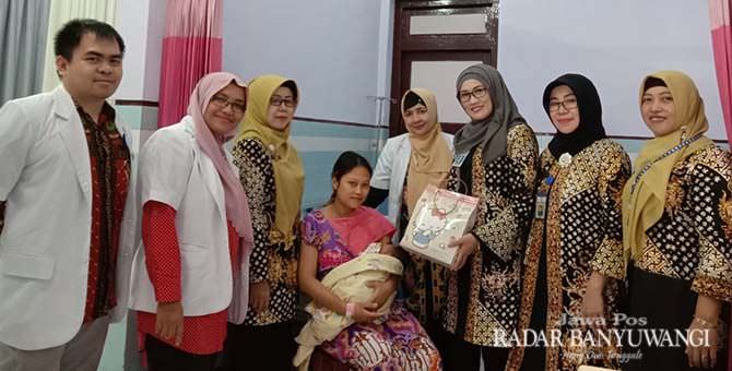 peringati-pekan-asi-sedunia-bagi-bingkisan-pasien-ibu-menyusui