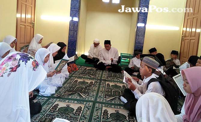 ILUSTRASI: Korwilkersatdik Cluring menggelar Khataman Alquran untuk memperingati Hari Santri Nasional tahun 2024 lalu,