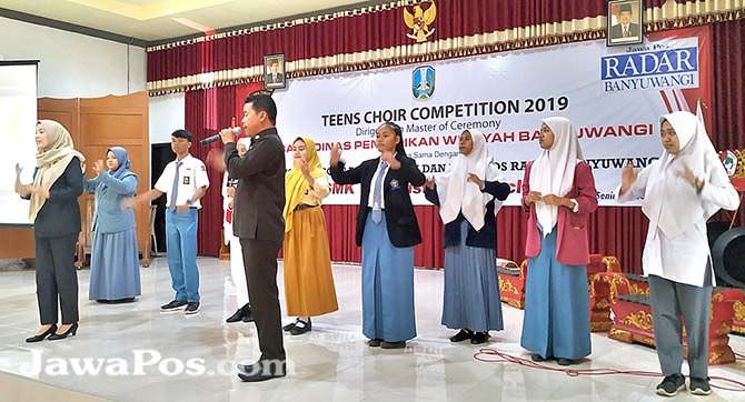 siswa-dan-guru-smk-17-cluring-ikuti-latihan-derigen-dan-mc