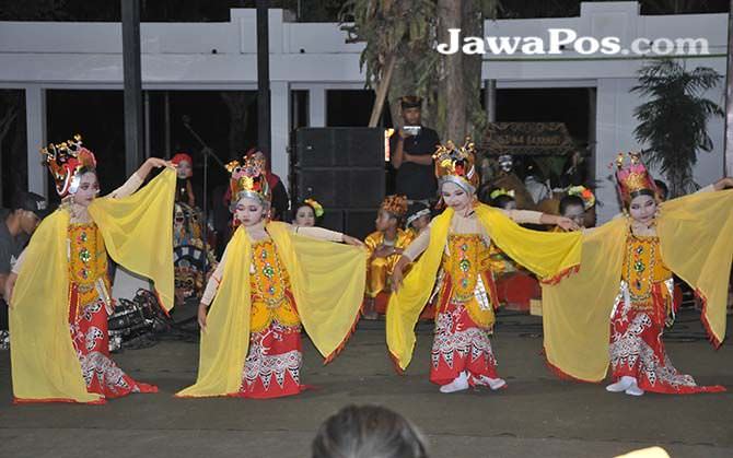 penari-gandrung-cilik-bimorejo-goyang-banyuwangi-culture-everyday