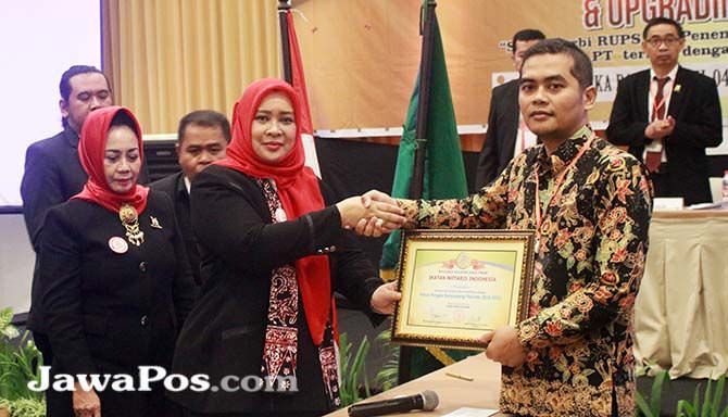 ikatan-notaris-indonesia-banyuwangi-gelar-konferda-dan-upgrading