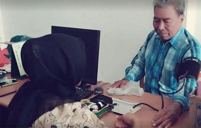 gratis-cek-kolesterol-di-apotek-cinta-sehat-banyuwangi