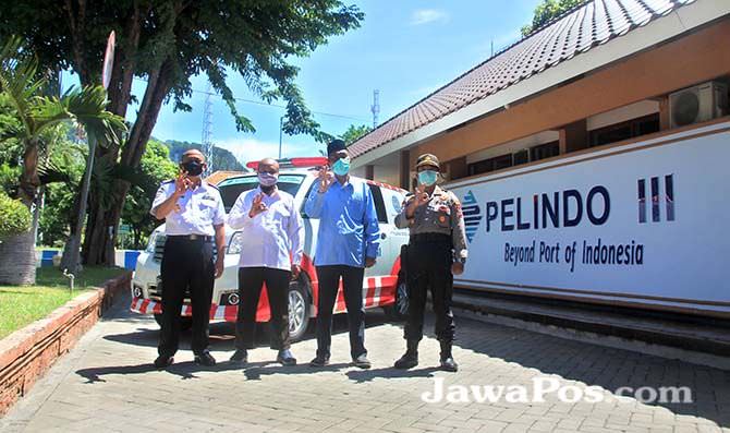 peduli-kesehatan-pelindo-iii-berikan-bantuan-mobil-ambulans-gratis