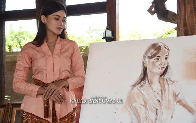 melukis-gadis-desa-di-sanggar-gent-art-banyuwangi