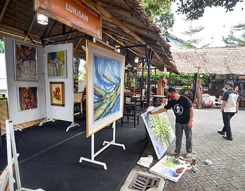 lukisan-on-the-spot-tanaman-hias-kadaka-laku-rp-10-juta