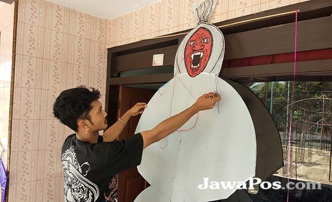 layangan-pocong-hantui-warga-purwoharjo