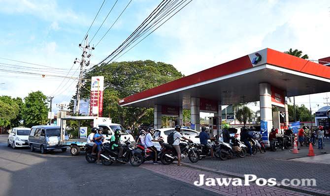 antrean-panjang-spbu-dampak-long-weekend