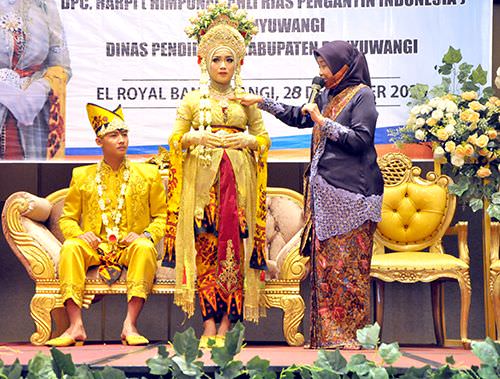 harpi-bakukan-tata-rias-pengantin-mupus-braen-blambangan-berkerudung