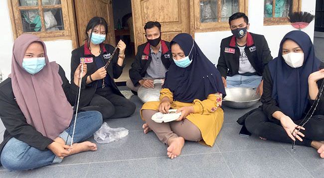bangkitkan-umkm-desa-aliyan-di-tengah-pandemi-covid-19