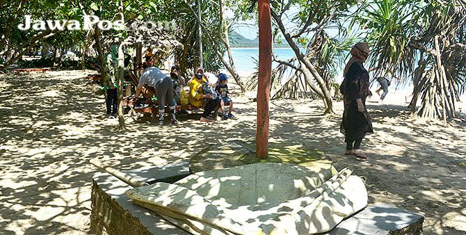 berharap-pemkab-ikut-tangani-pantai-mustika