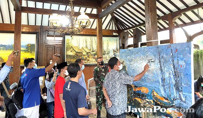 pelukis-gelar-khataman-kapolresta-dan-kajari-didaulat-melukis