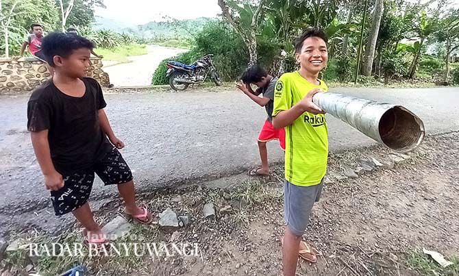 anak-anak-mulai-main-mercon-kaleng