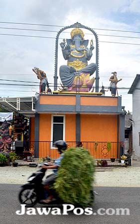 bangun-patung-ganesha-berukuran-besar