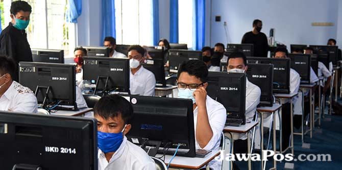 pemerintah-harus-lebih-arif-jangan-main-pecat