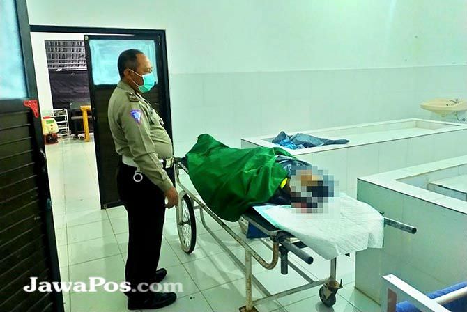 pemotor-tewas-tabrak-truk-gandeng