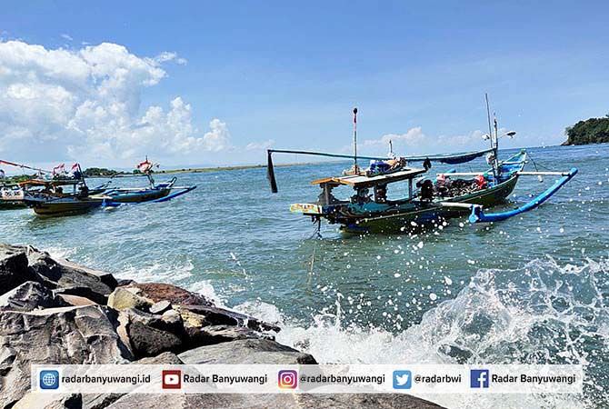 ombak-di-plawangan-grajagan-menggila