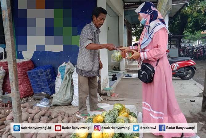 petani-mengeluhkan-blewah-banyak-busuk