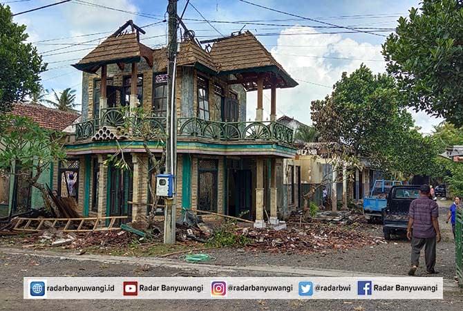 galeri-virdes-batik-collection-ludes-terbakar