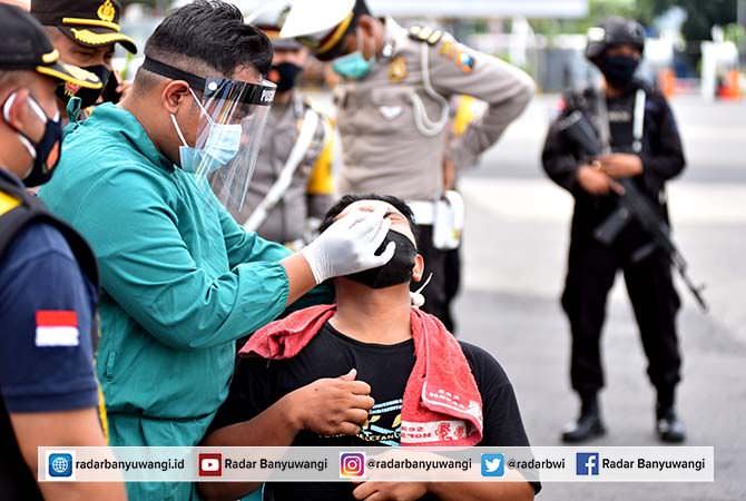 lolos-dari-bali-langsung-jalani-swab-di-ketapang