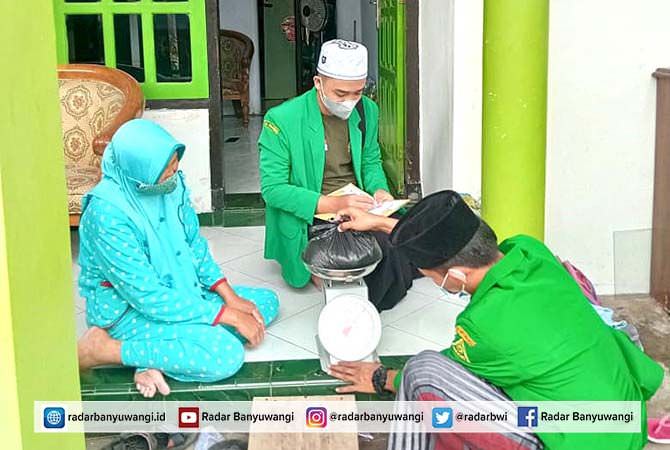 pemuda-ansor-jemput-bola-zakat-fitrah
