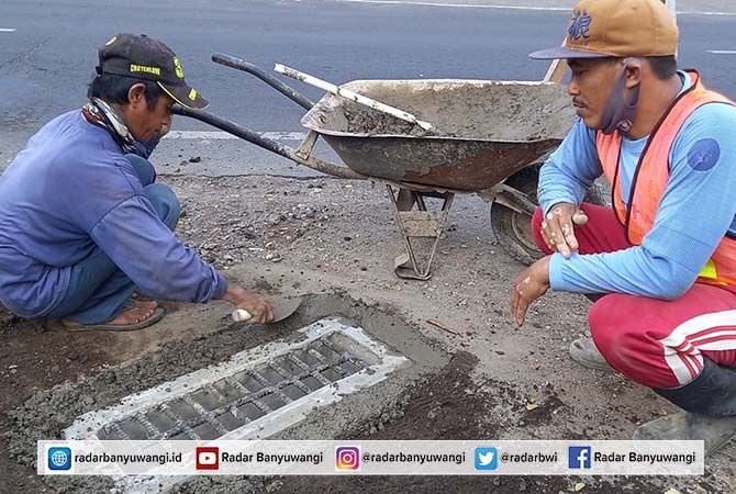 sering-terjadi-genangan-jalan-di-rth-maron-dipasang-screen