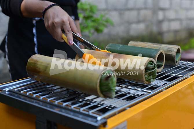 berisi-daging-sapi-dan-kambing-difermentasi-selama-sepuluh-hari