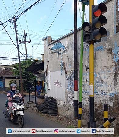 lampu-traffic-light-simpang-empat-maron-terlepas
