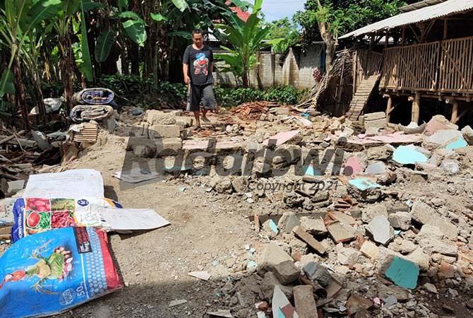 rumah-hasil-bantuan-ambruk-rata-tanah