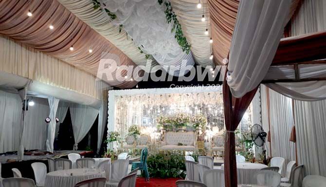 tenda-hajatan-makin-rumit-dekorasi-makin-mahal-harganya