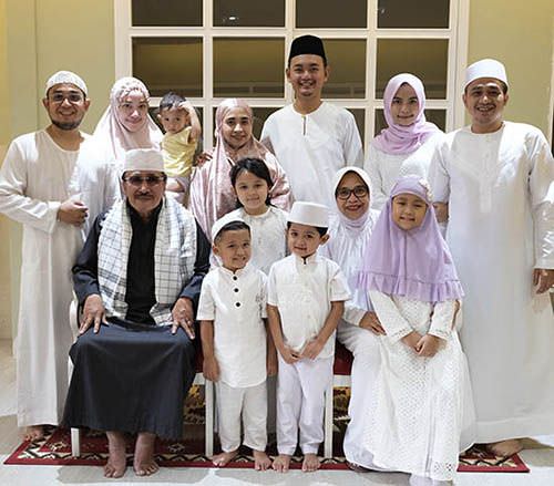 dikenal-sebagai-akademisi-pebisnis-dan-penyantun-yayasan-islam