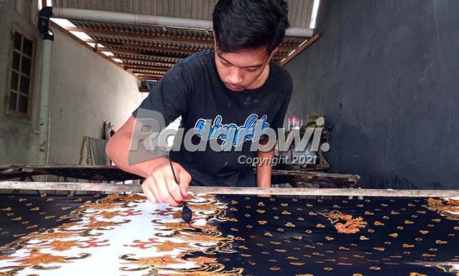 jaga-pasar-batik-dengan-produksi-harian