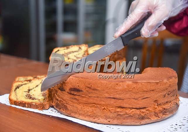 pisau-roti-bergerigi-bikin-potongan-rapi