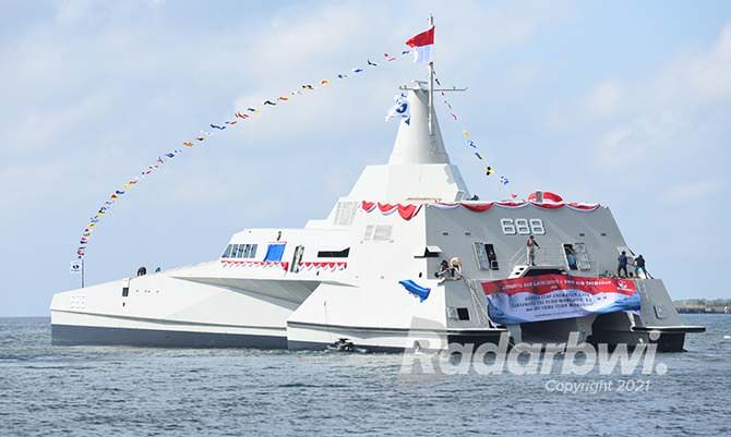 kri-golok-688-kapal-perang-siluman-bikin-bangga