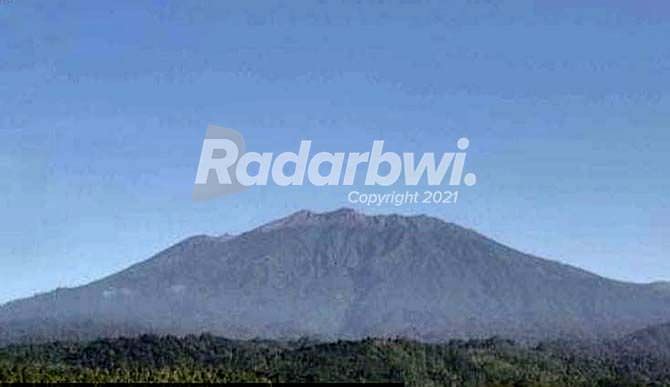 mulai-stabil-status-gunung-raung-turun-ke-level-1