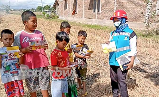 pln-imbau-masyarakat-tak-bermain-layang-layang-dekat-jaringan-listrik