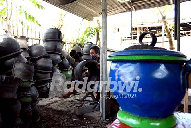sulap-ban-bekas-jadi-tempat-sampah-berkelas