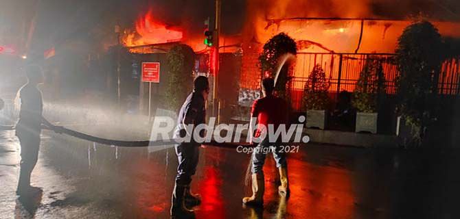 warung-loji-terbakar-kerugian-mencapai-rp-100-juta