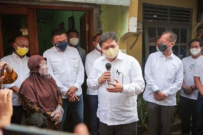 menko-airlangga-tinjau-umkm-rumahan-di-surakarta
