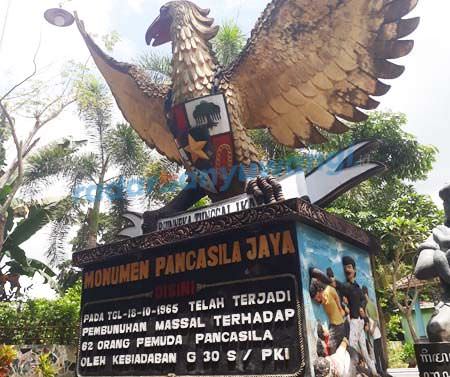 di-cemetuk-pki-mengibarkan-bendera-fatayat-dan-ansor