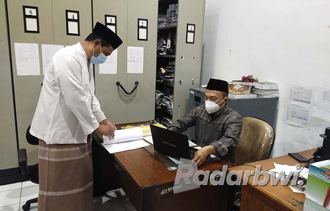 hari-santri-asn-masuk-kerja-pakai-sarung