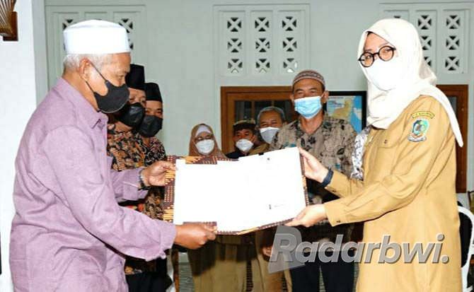 ipuk-bertekad-perjuangkan-pemanfaatan-lahan-150-ha-di-pancer