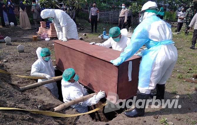 kisah-subhan-20-tahun-jadi-petugas-kamar-jenazah-rs-abdoer-rahem