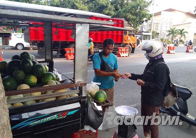 masuk-bulan-maulid-pedagang-buah-mulai-banyak-pembeli