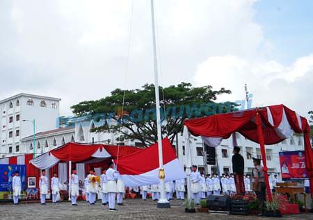 mulai-upacara-bersama-hipmi-sampai-penganugerahan-santri-berprestasi