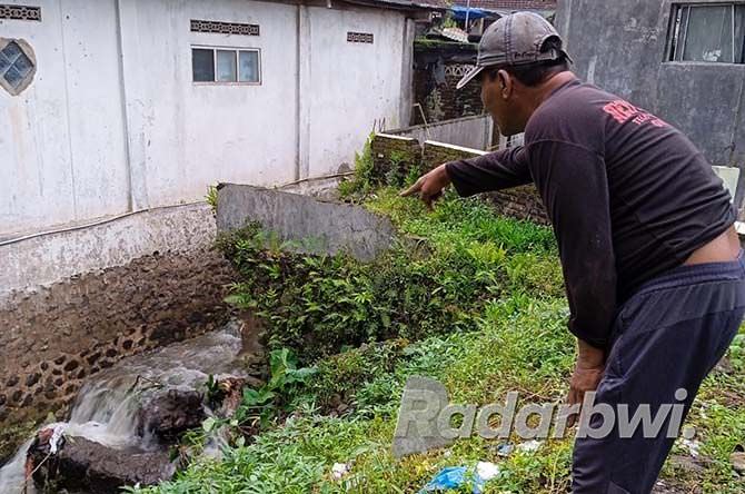 ajak-pt-kai-segera-periksa-penyebab-banjir-kalibaru