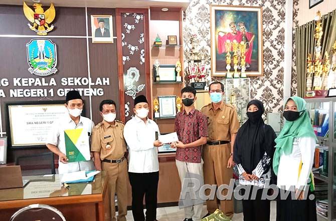 baznas-bagi-beasiswa-untuk-siswa-sman-1-genteng