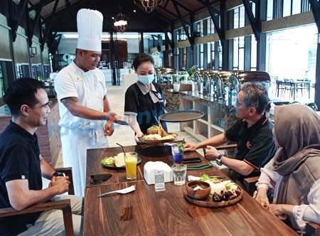 cafe-eat-and-meet-new-surya-hotel-siap-berkompetisi
