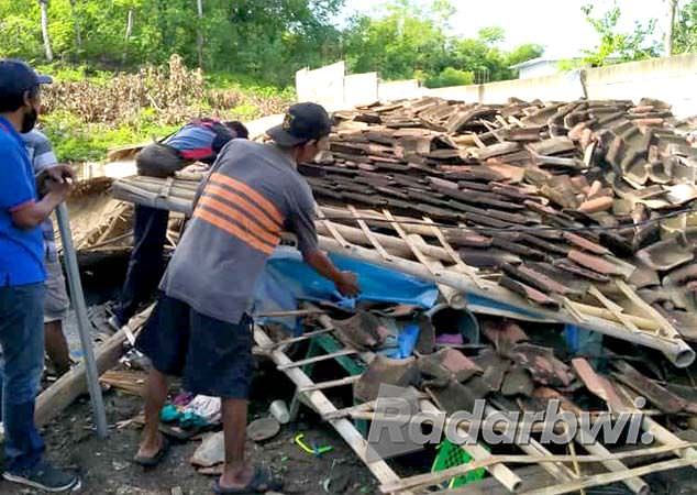 kayu-peyangga-lapuk-rumah-ambruk-bocah-10-tahun-tertimpa-reruntuhan