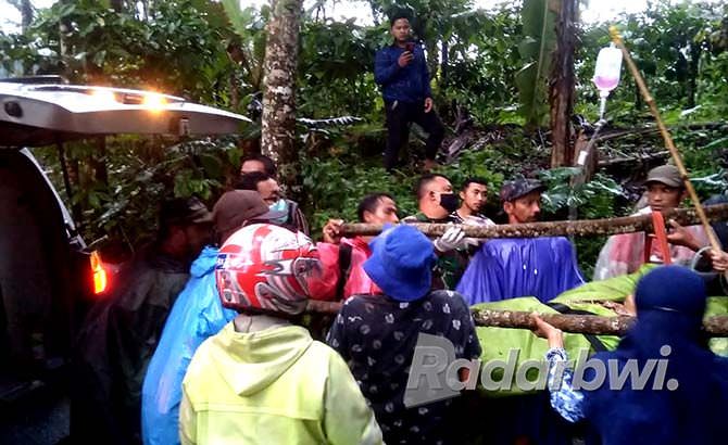 pendaki-raung-asal-karawang-muntah-darah