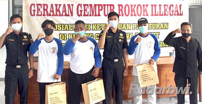 petani-tembakau-wongsorejo-dapat-edukasi-manfaat-cukai